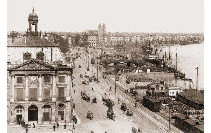 Carte postale ancienne Bordeaux port de la lune