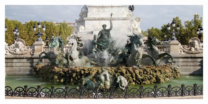 Carte postale panoramique de la Fontaine des Girondins sur Bordeaux