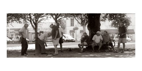 Carte postale panoramique avec des joueurs de boule ou petanque près de Bordeaux