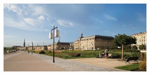 Carte postale panoramique de Bordeaux et ses Quais avec la vue sur Saint Michel