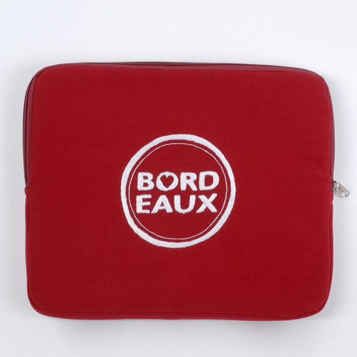 Housse pour Samsung Galaxy (10.47 pouces) rouge brodée blanc avec BORDEAUX Ville de Coeur® – Image 2